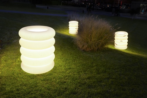 Lampa, która pięknie oświetli przestrzeń w ogrodzie